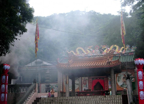 深圳大鹏龙岩古寺